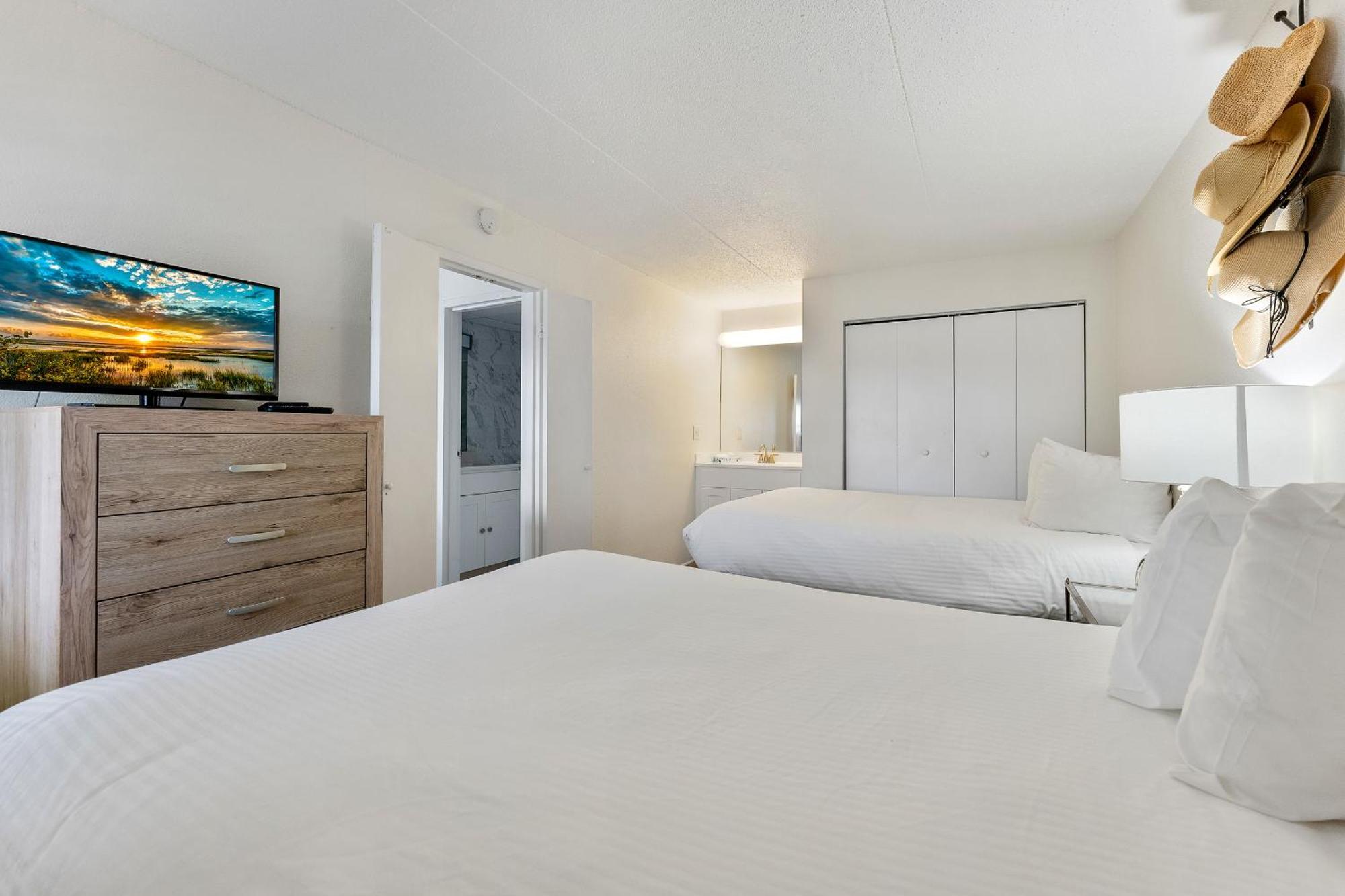 Beachcomber Resort Avalon Εξωτερικό φωτογραφία